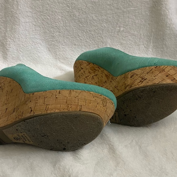 Teal Lines Wedges - Picture 2 of 4